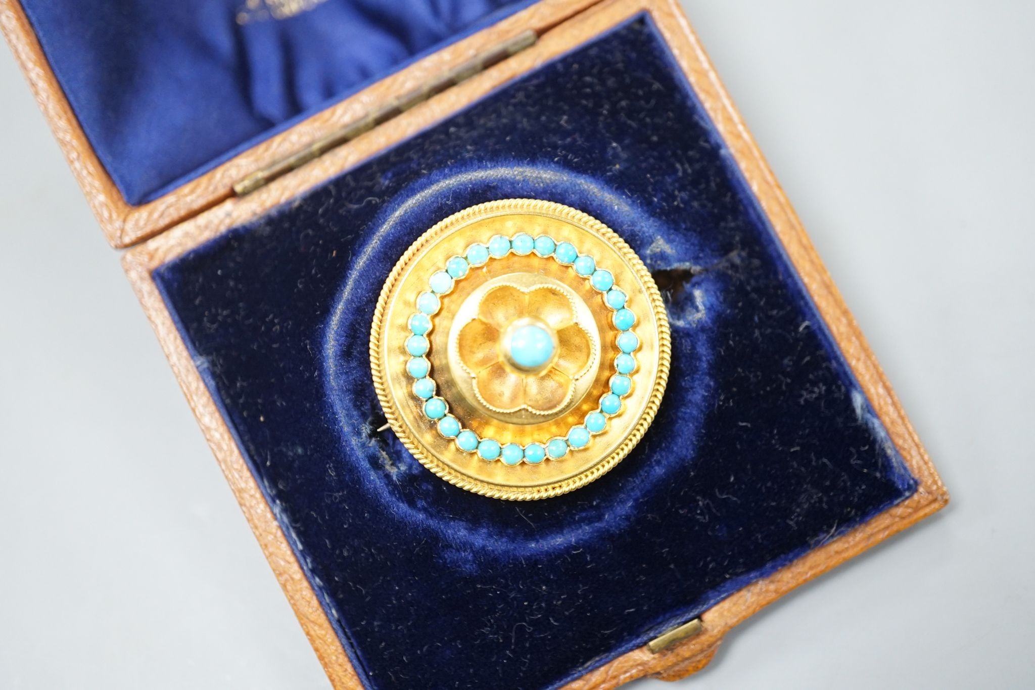A Victorian yellow metal and turquoise cluster set circular brooch, with glazed back, 34mm
